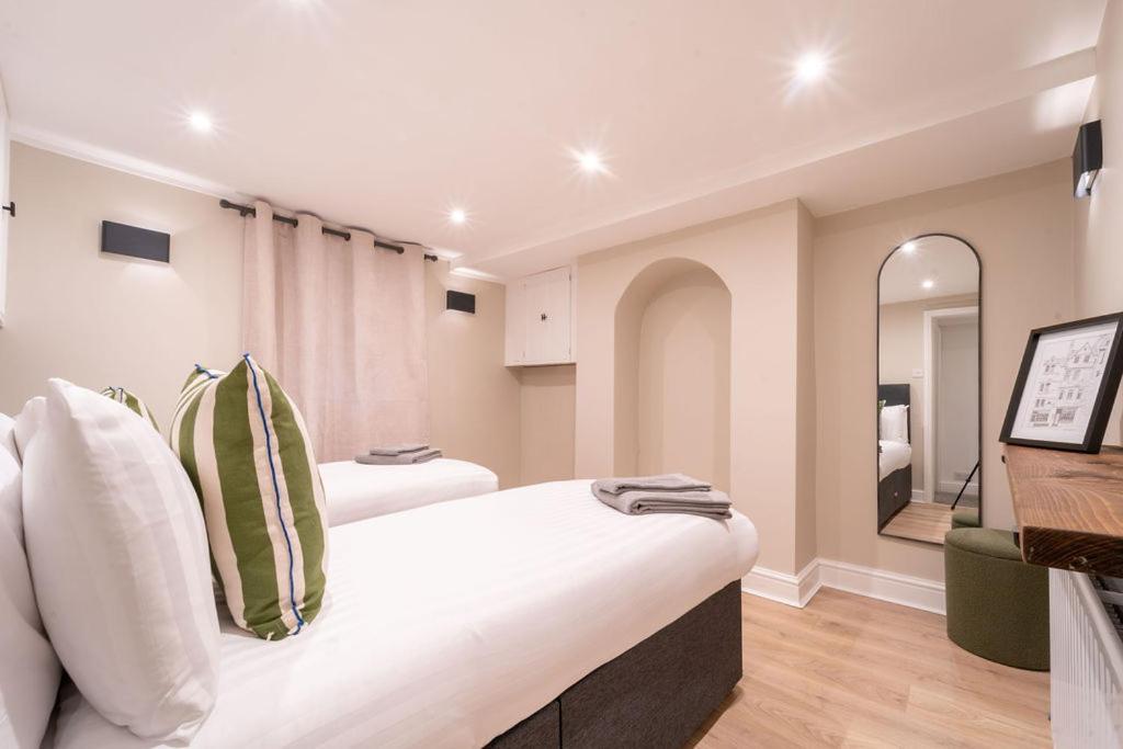 Elegant 3 Bedroom Home In The Centre Of Cheltenham Ngoại thất bức ảnh