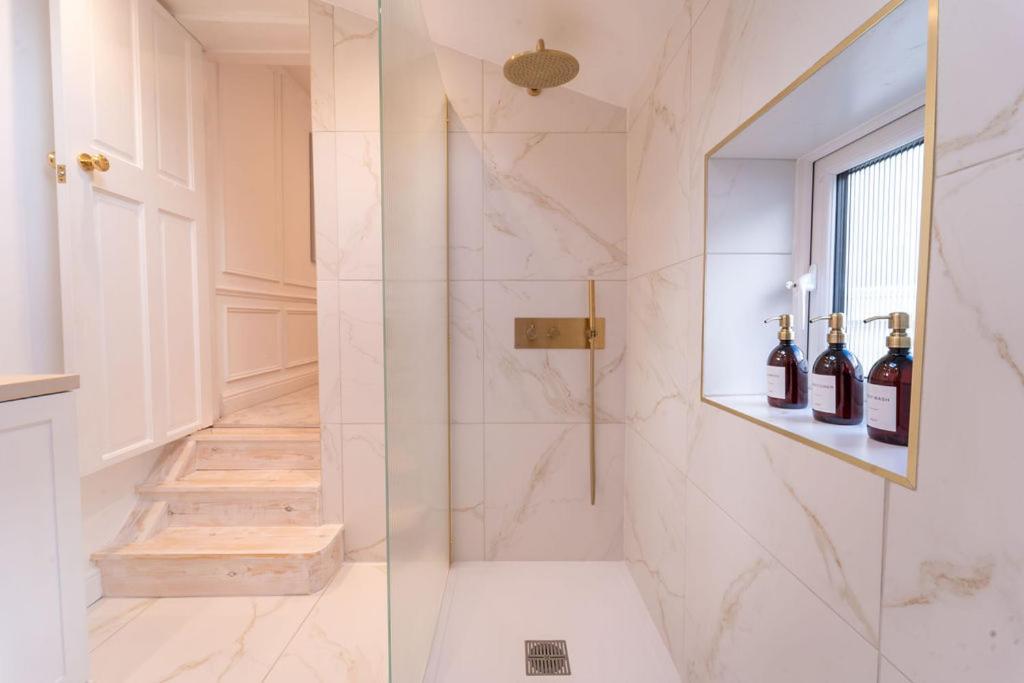 Elegant 3 Bedroom Home In The Centre Of Cheltenham Ngoại thất bức ảnh