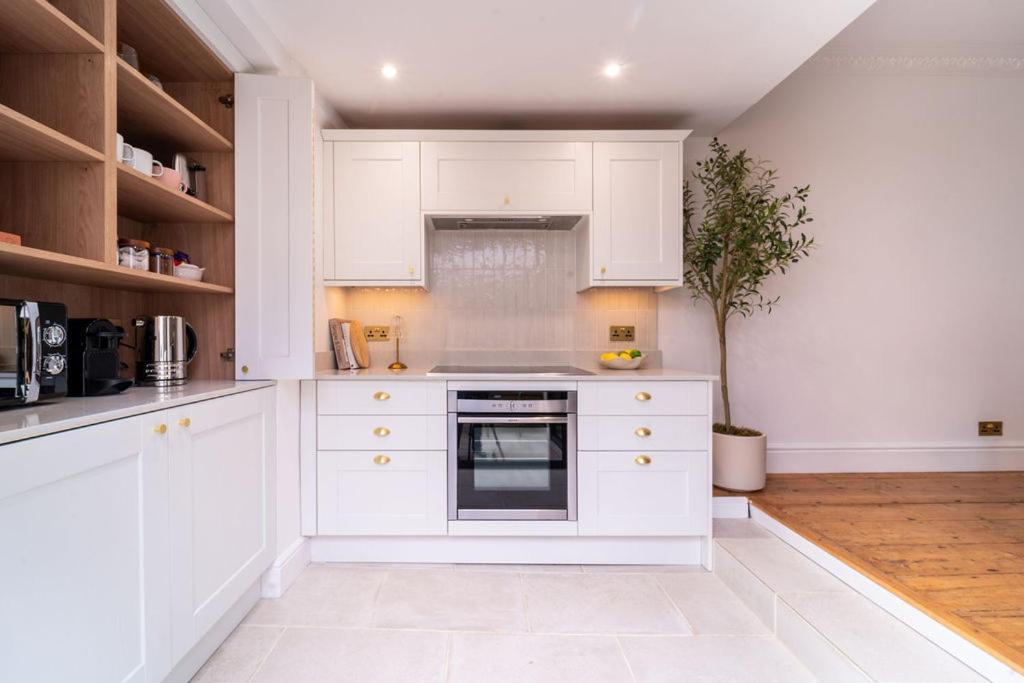 Elegant 3 Bedroom Home In The Centre Of Cheltenham Ngoại thất bức ảnh