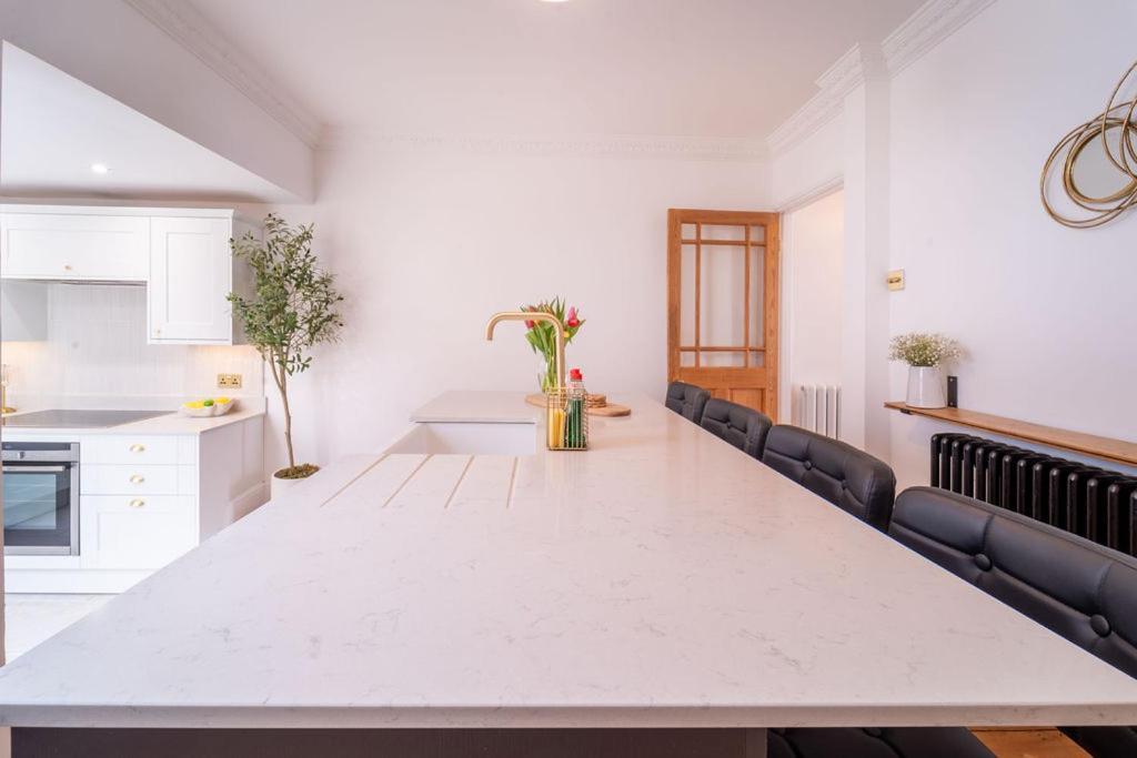 Elegant 3 Bedroom Home In The Centre Of Cheltenham Ngoại thất bức ảnh