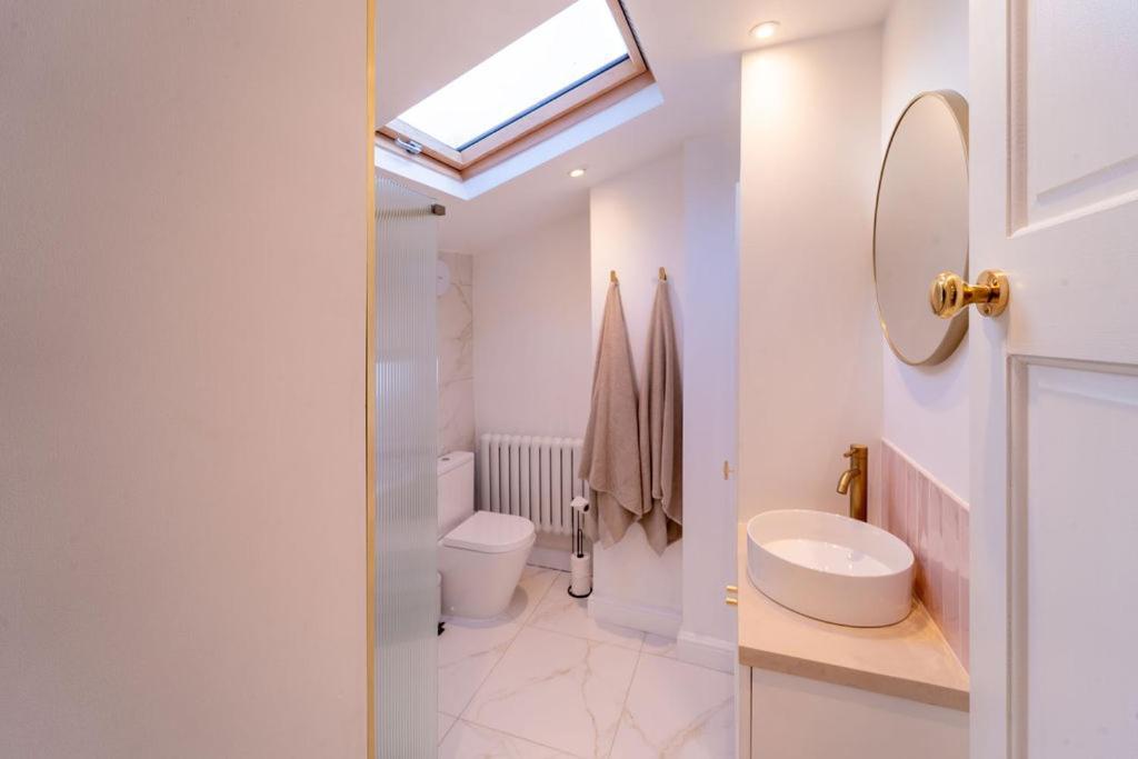 Elegant 3 Bedroom Home In The Centre Of Cheltenham Ngoại thất bức ảnh