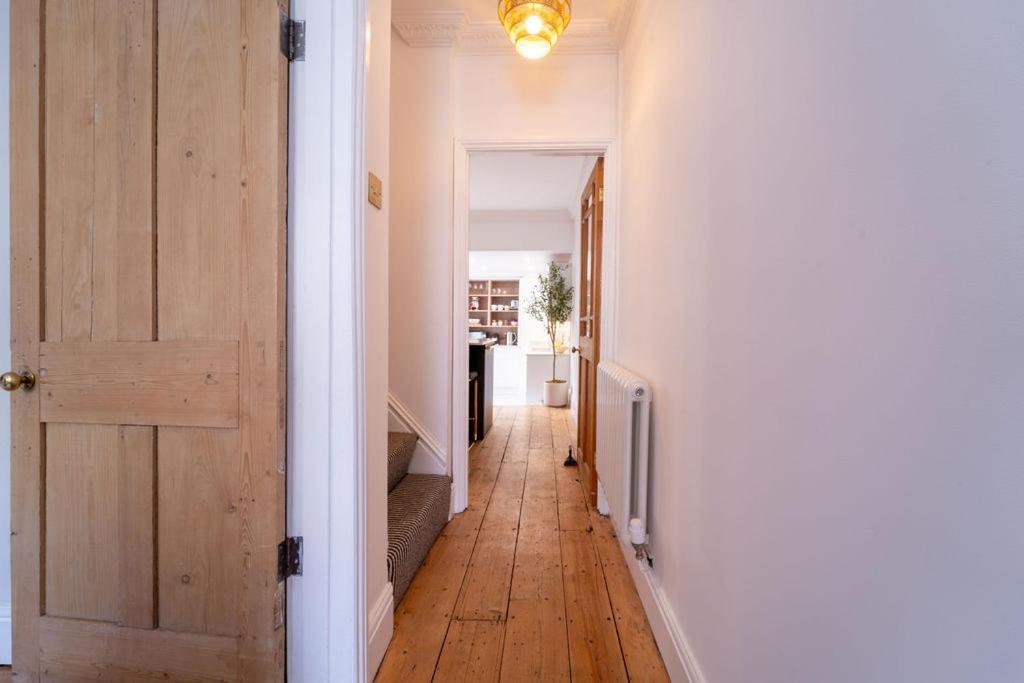 Elegant 3 Bedroom Home In The Centre Of Cheltenham Ngoại thất bức ảnh