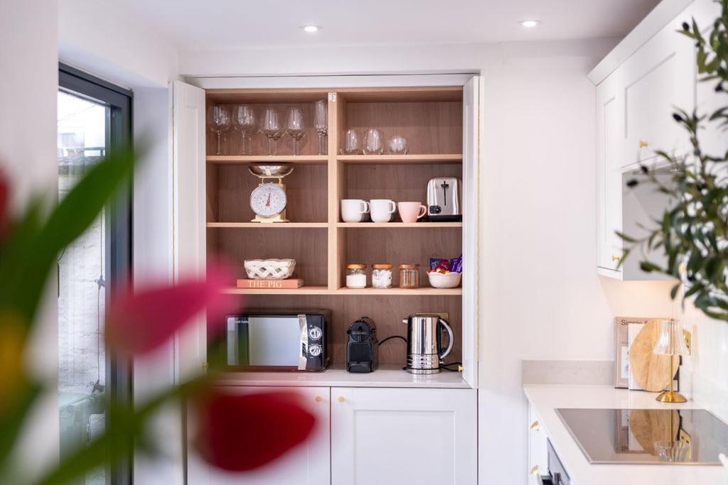 Elegant 3 Bedroom Home In The Centre Of Cheltenham Ngoại thất bức ảnh
