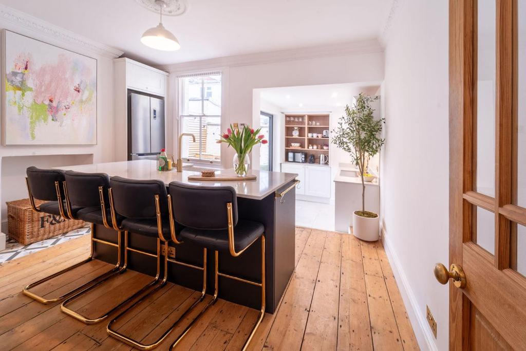Elegant 3 Bedroom Home In The Centre Of Cheltenham Ngoại thất bức ảnh